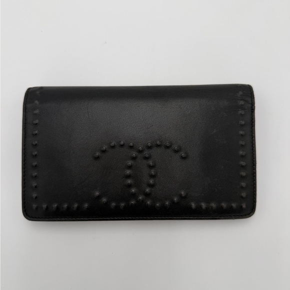 CHANEL Black Embossed Leather wallet